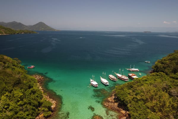 Lagoa Azul - Ilha Grande - Rio de Janeiro - Brasil (Source_ Adobe Stock)