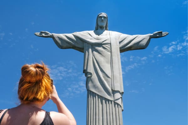 You are currently viewing 10 essential travel hacks for visiting Brazil (that no one tells you!)